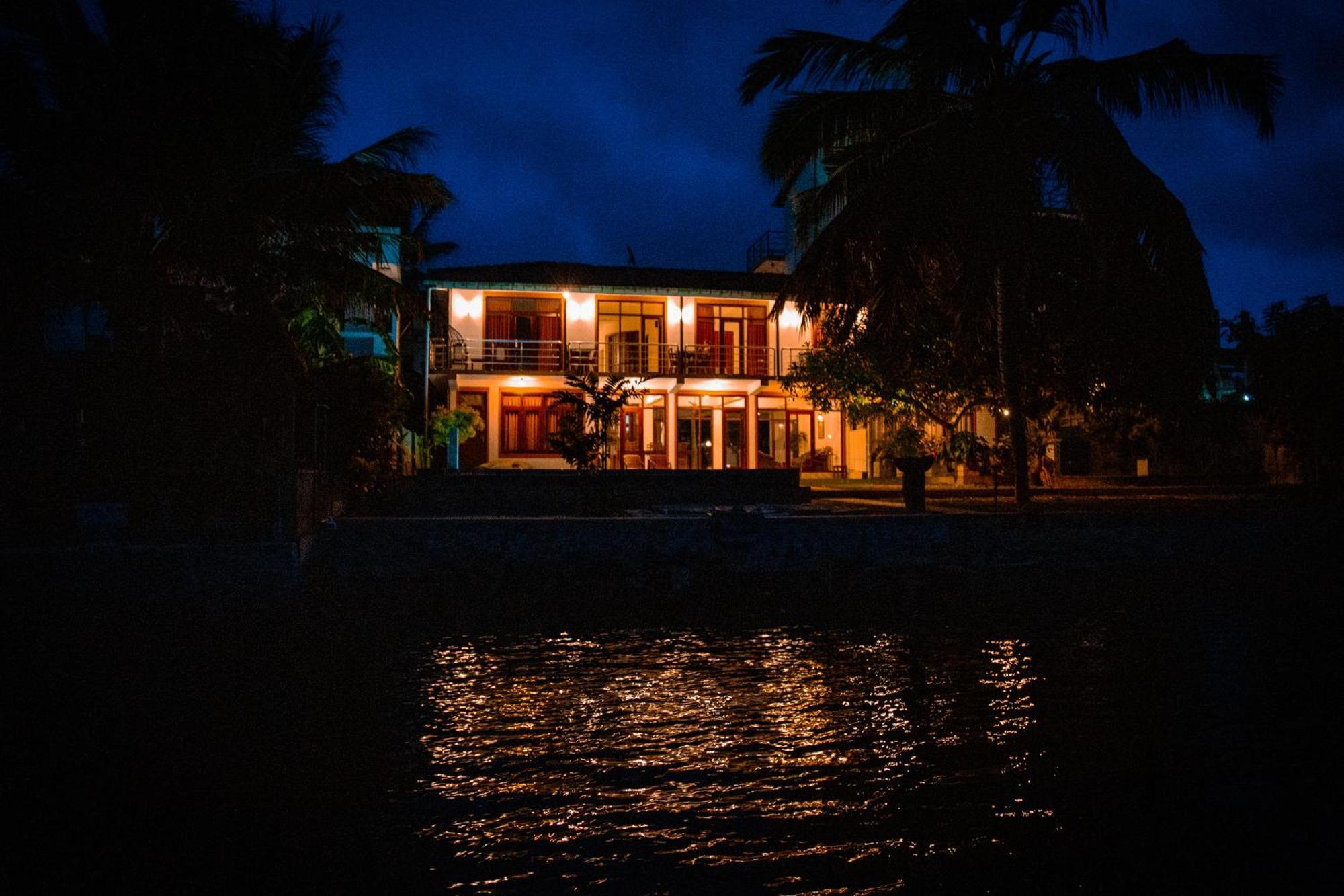 Riverside Inn Fuji Бентота Экстерьер фото