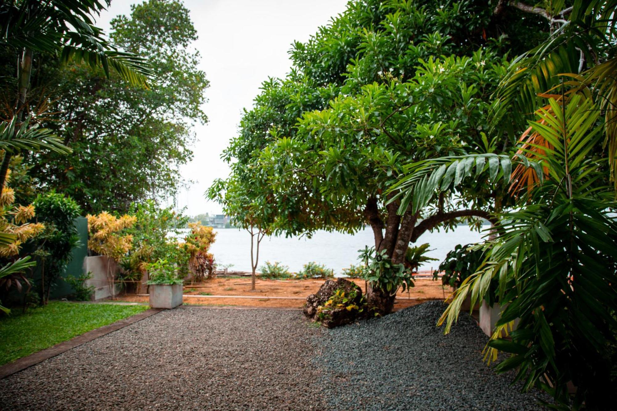 Riverside Inn Fuji Бентота Экстерьер фото
