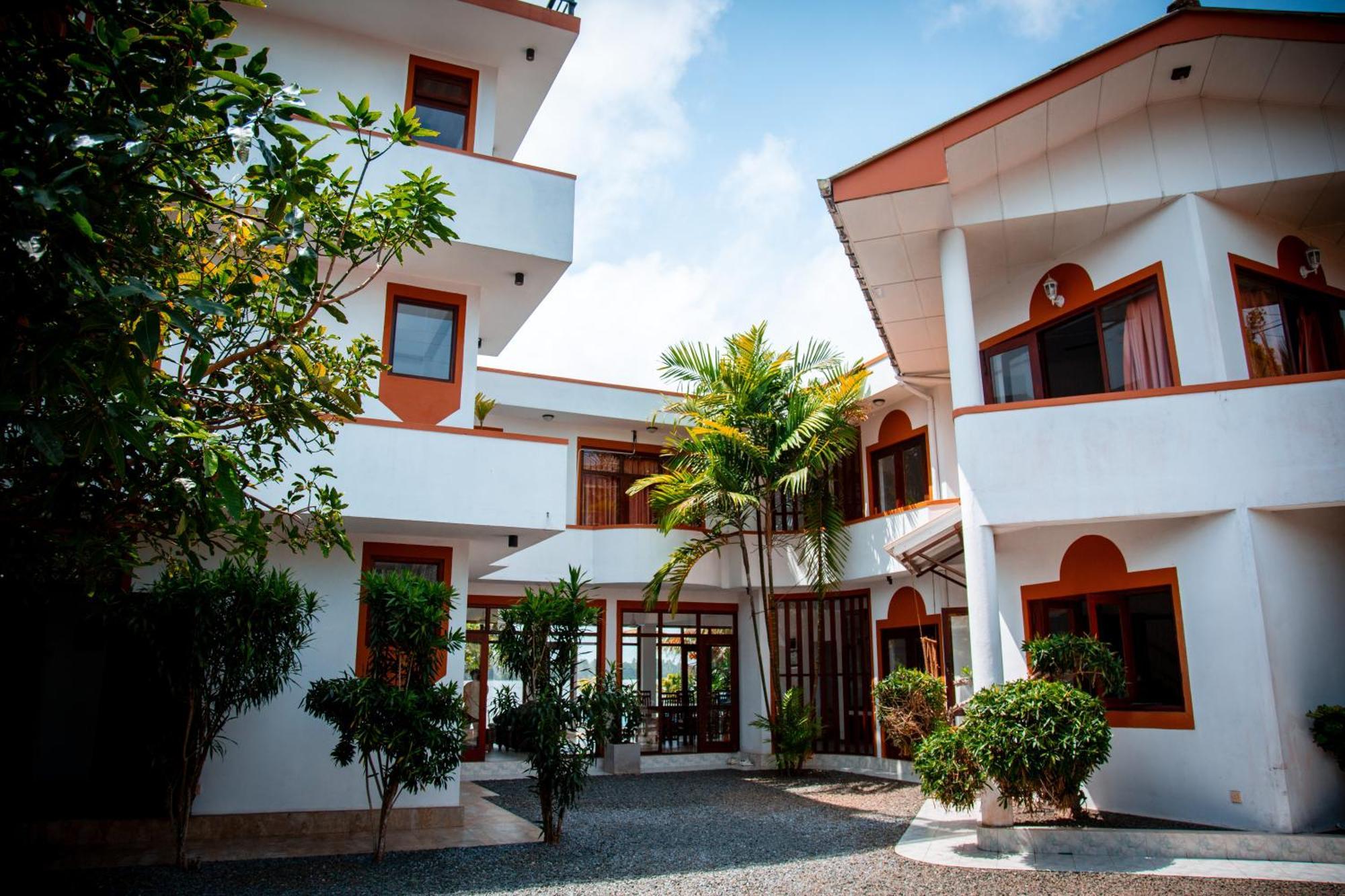 Riverside Inn Fuji Бентота Экстерьер фото
