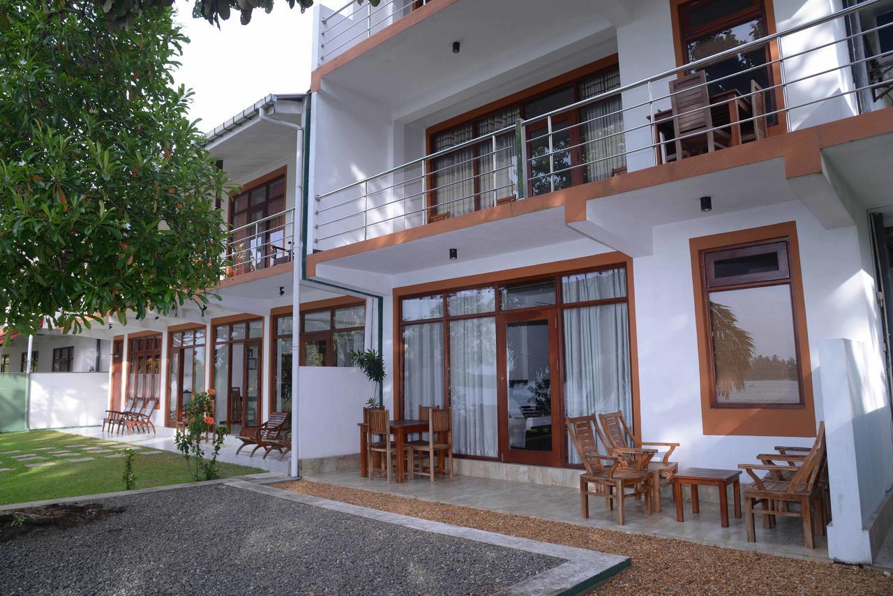 Riverside Inn Fuji Бентота Экстерьер фото